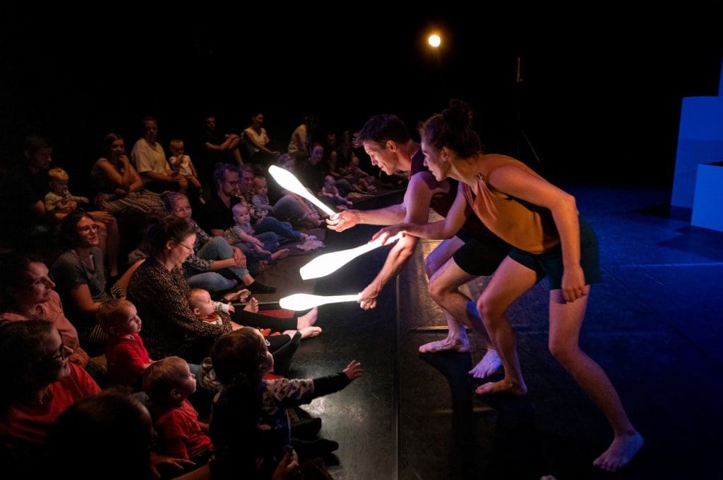 TENT Huis voor Hendendaags circus_Be kind(c)Moon Saris_web (5) Be Kind - Emilie Weisse - Herfststukjes