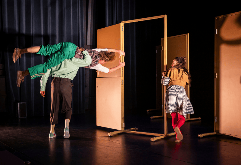 Foto van Waar je uitkomt als je weggaat_ The100Hands